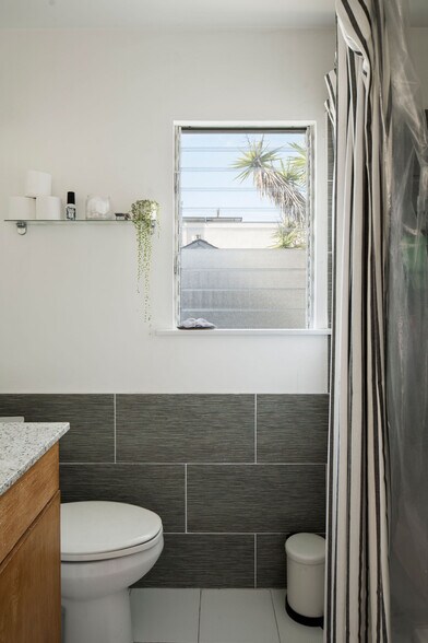 More Photos Of 608 Westminster Ave, Venice Apartments For Sale