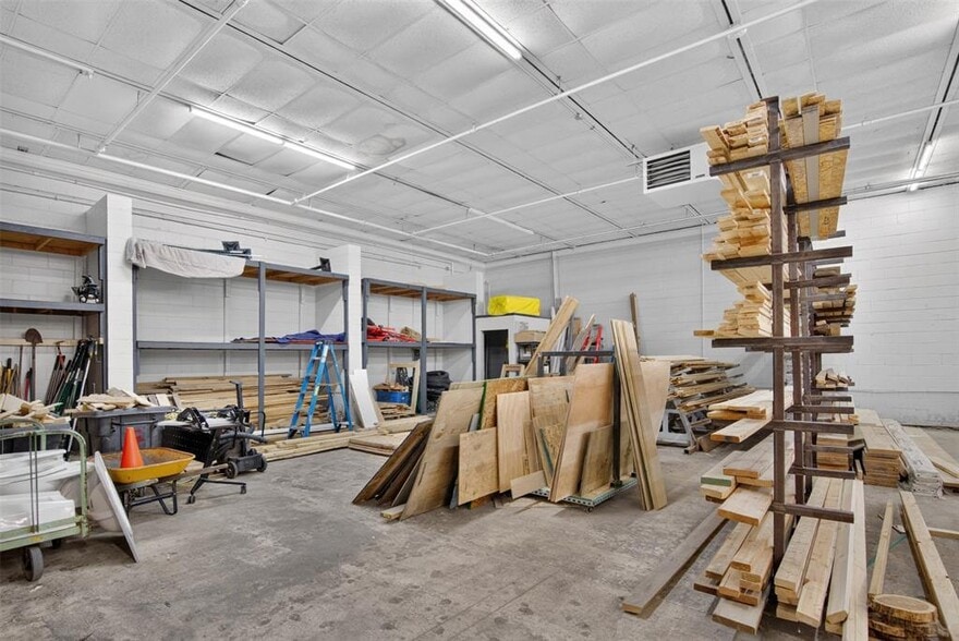 More Photos Of 2401 Hickman Rd, Des Moines Warehouse For Sale
