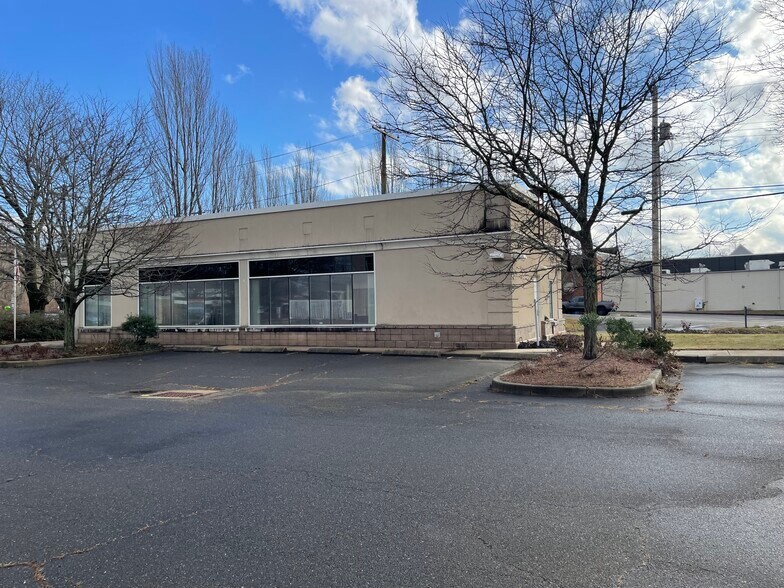 More Photos Of 176 Amity Rd, Woodbridge Bank For Lease