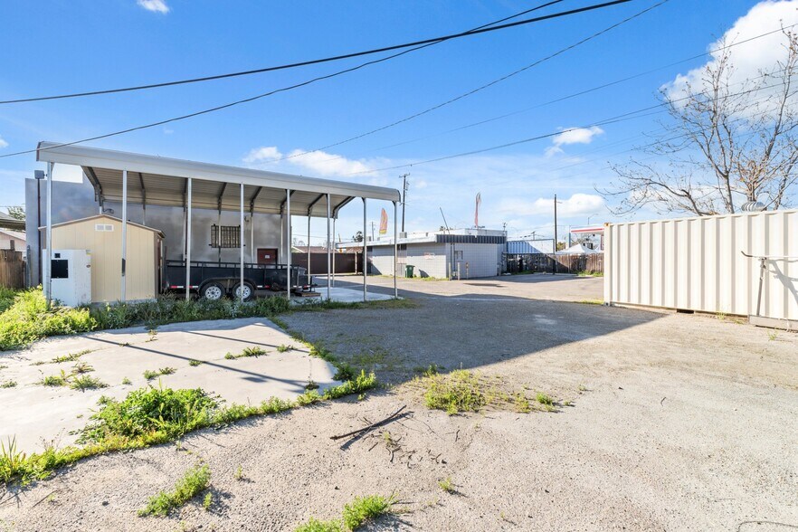 More Photos Of 1100 N Fresno St, Fresno Service For Sale