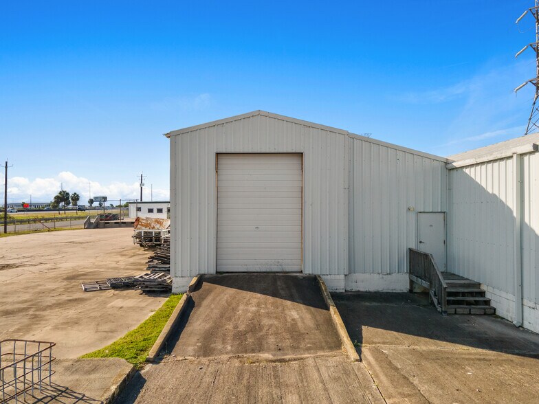 More Photos Of 8602 Broadway St, Galveston Warehouse For Sale