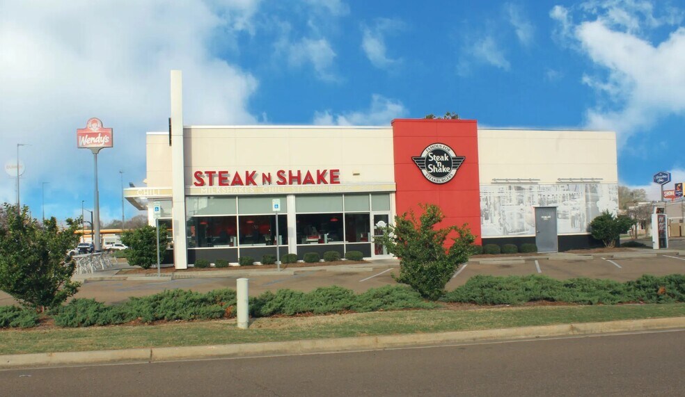 More Photos Of 300 Riverwind Dr, Pearl Restaurant For Sale