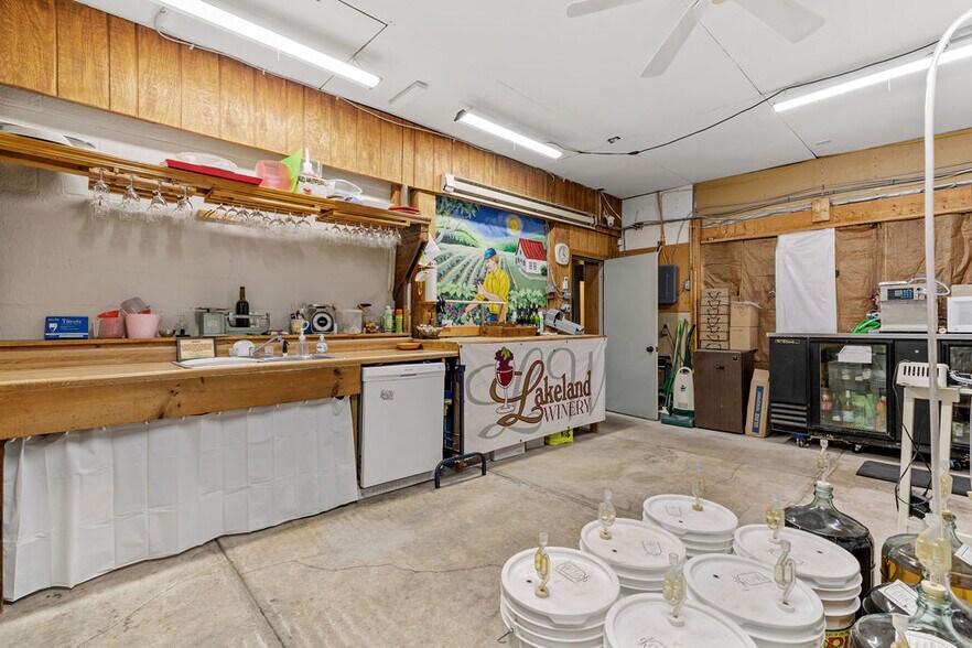 More Photos Of 877 State Fair Blvd, Solvay Storefront For Sale