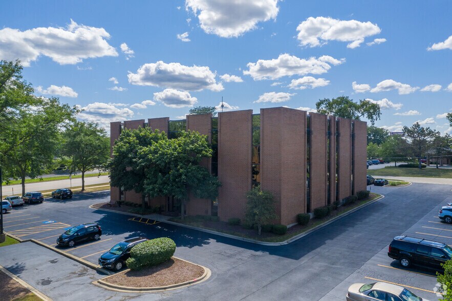 More Photos Of 3060-3080 Ogden Ave, Lisle Unknown For Lease