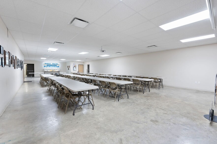 More Photos Of 6735 Whitten Pl, Memphis Service For Sale