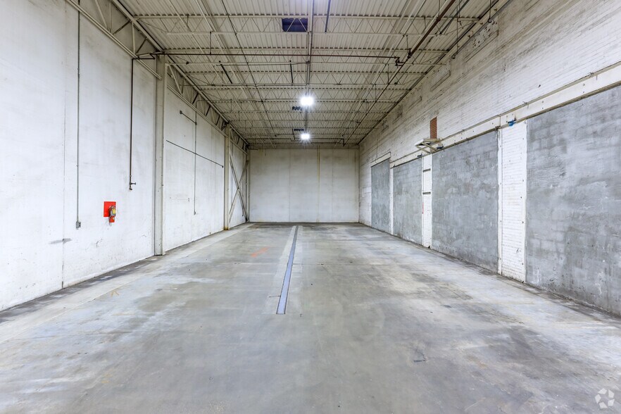 More Photos Of 300 Rogers St, Barnesville Warehouse For Lease