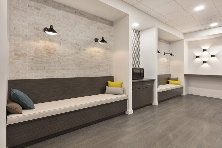 More Photos Of 4795 Meadow Wood Ln, Chantilly Office For Lease