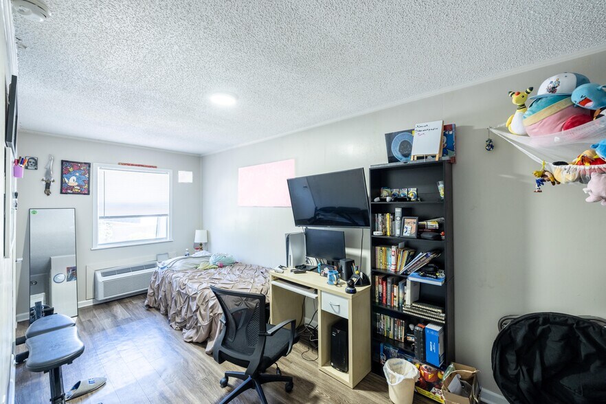 More Photos Of 306 N Main St, Lexington Apartments For Sale