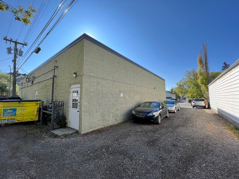 More Photos Of 1104 20th Ave NW, Calgary Storefront For Lease