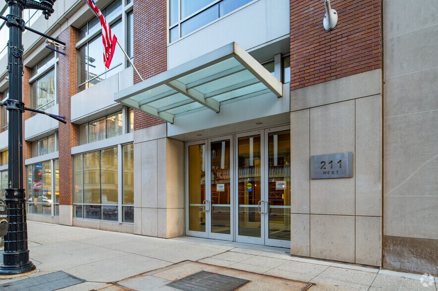 More Photos Of 201-211 W Wisconsin Ave, Milwaukee Office For Lease