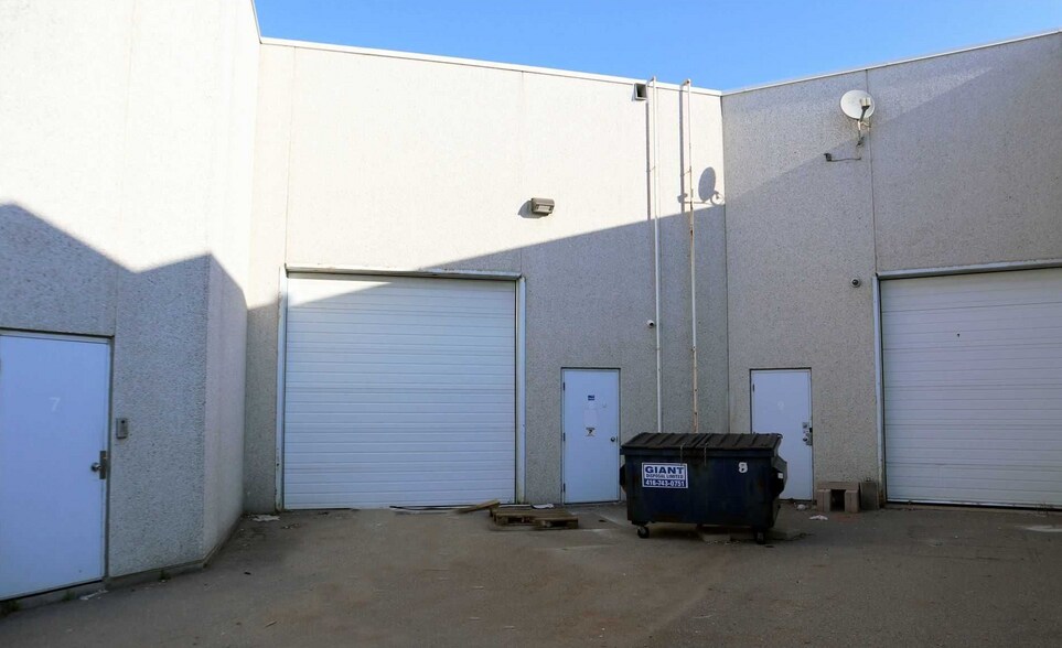 More Photos Of 8888 Keele St, Concord Warehouse For Lease