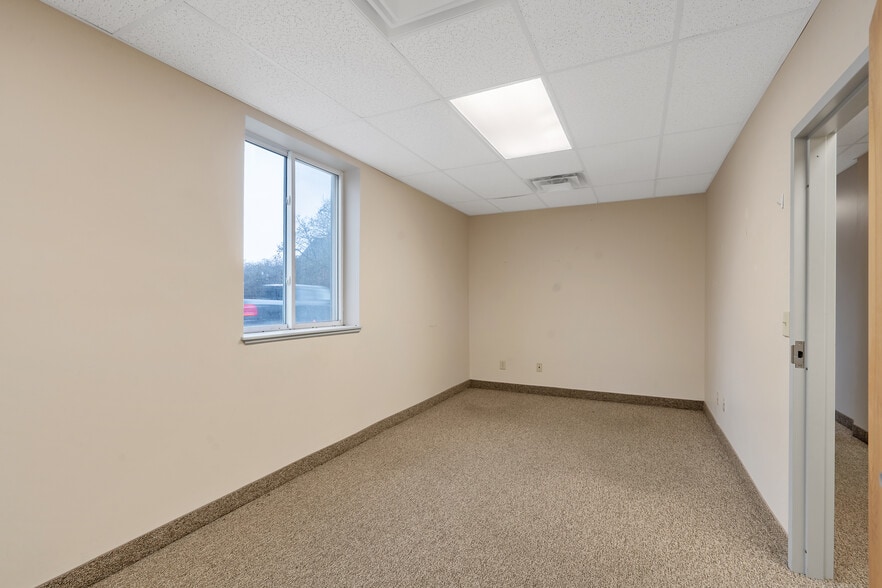 More Photos Of 34 Wright Ave, Auburn Truck Terminal For Sale