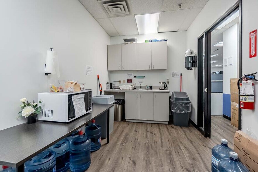 More Photos Of 37 Sandiford Dr, Whitchurch-Stouffville Medical For Lease
