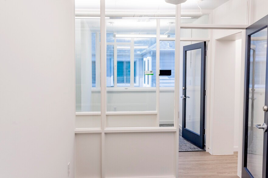 More Photos Of 4900-4912 Travis St, Houston Loft Creative Space For Sale