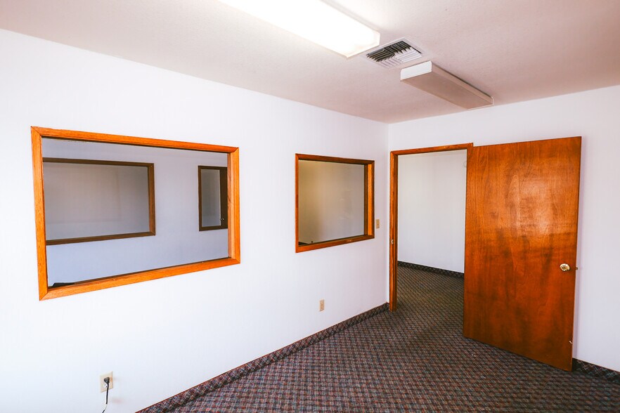 More Photos Of 1520 W Lewis St, Pasco General Retail For Sale