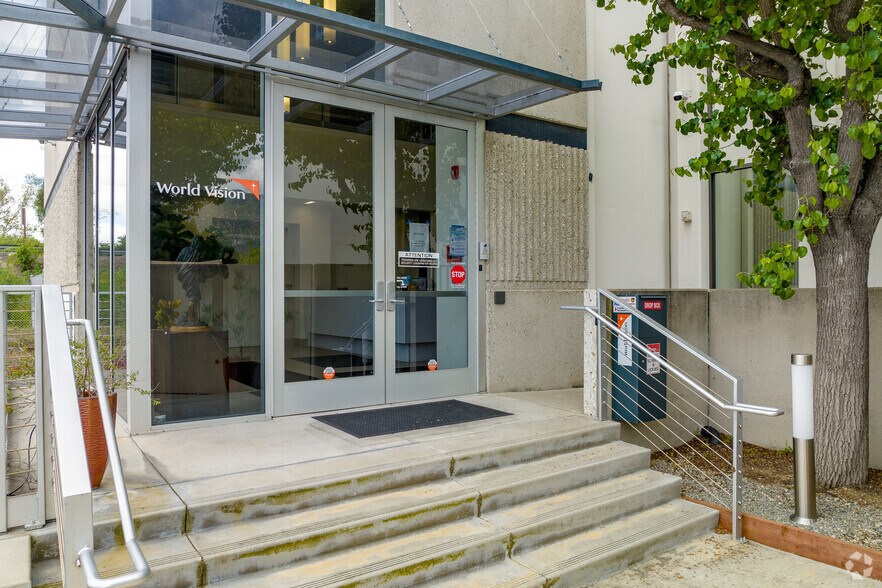 More Photos Of 800 W Chestnut Ave, Monrovia Office For Lease