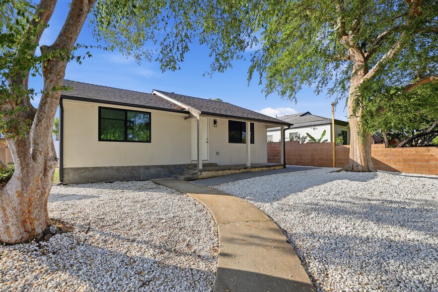 Primary Photo Of 13689 Garber St, Arleta Multifamily For Sale