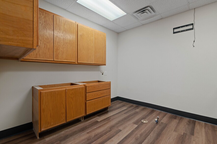 More Photos Of 3605 Interstate 30, Mesquite Medical For Lease