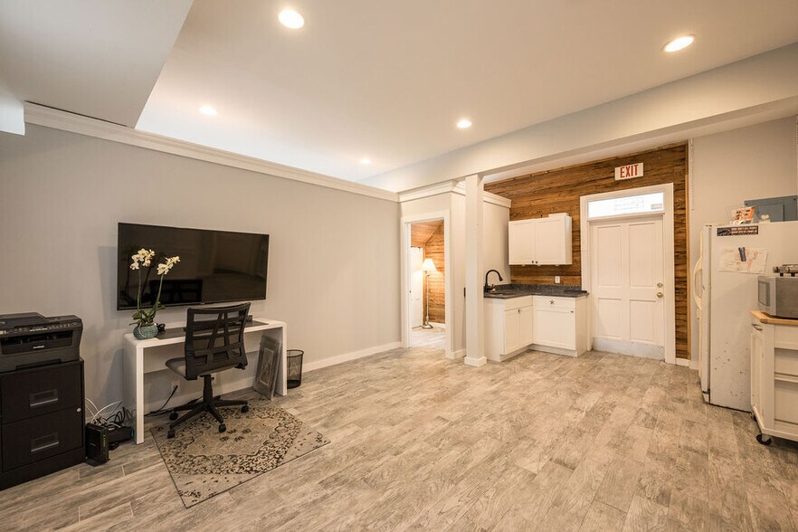 More Photos Of 405 Petronia St, Key West General Retail For Sale