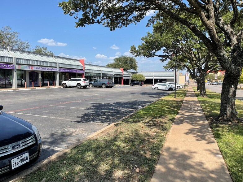 More Photos Of 5700-5730 Locke Ave, Fort Worth Unknown For Lease