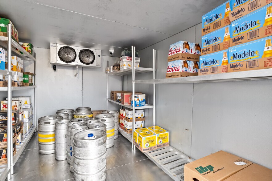 More Photos Of 1884 Arizona 95, Bullhead City General Retail For Sale