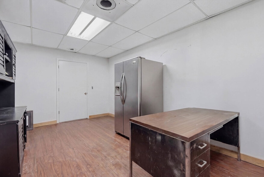 More Photos Of 915 Middle Rd S, Leesburg Industrial For Sale