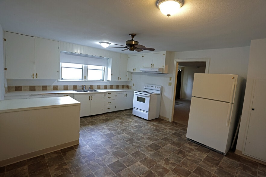 More Photos Of 328 Pioneer St, Ridgefield General Retail For Sale