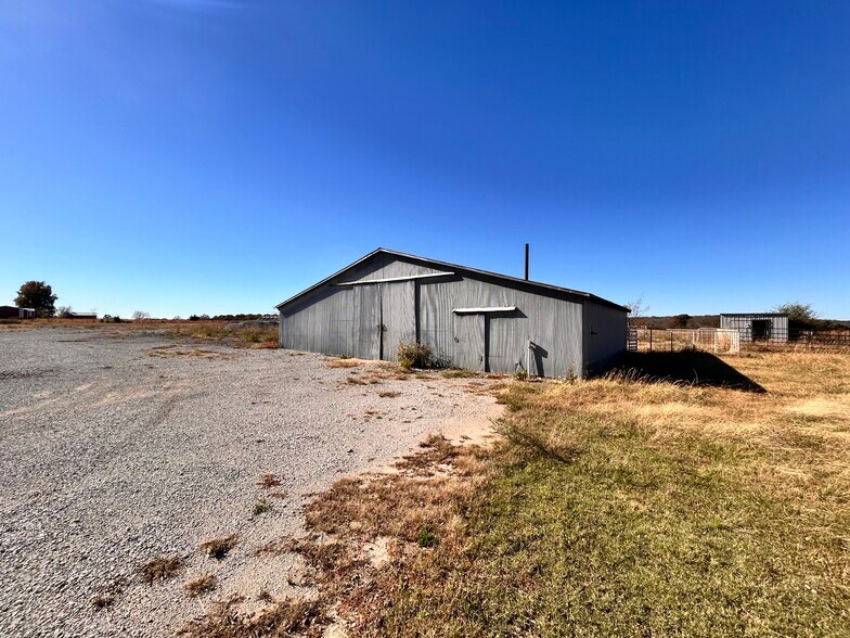 More Photos Of 31511 S Highway 82, Vinita Flex For Lease