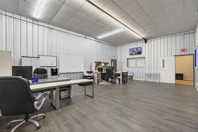 More Photos Of 3050 E Parkway St, Groves Showroom For Sale