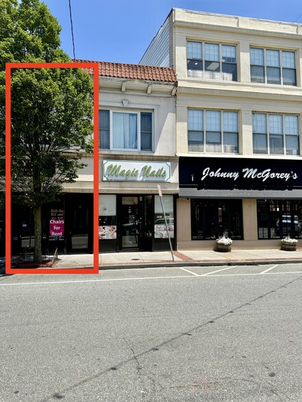 Primary Photo Of 44 Atlantic Ave, Lynbrook Storefront Retail Office For Lease