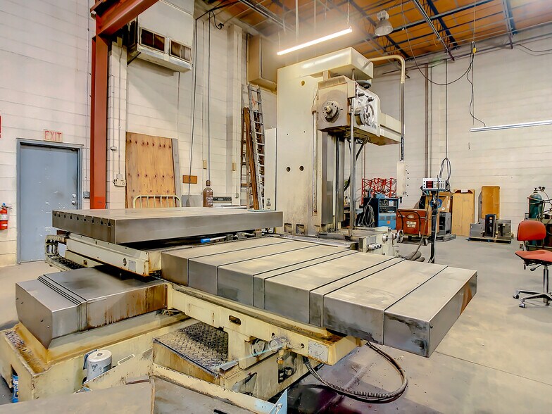 More Photos Of 11625 N 54th St, Clearwater Manufacturing For Sale