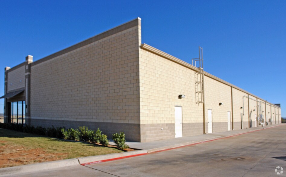 More Photos Of 309 NE Georgia Ave, Sweetwater Storefront Retail Office For Lease