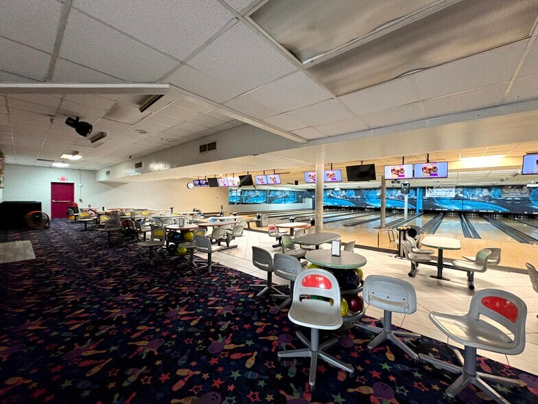 More Photos Of 4180 Pinkston St, Beaumont Bowling Alley For Sale