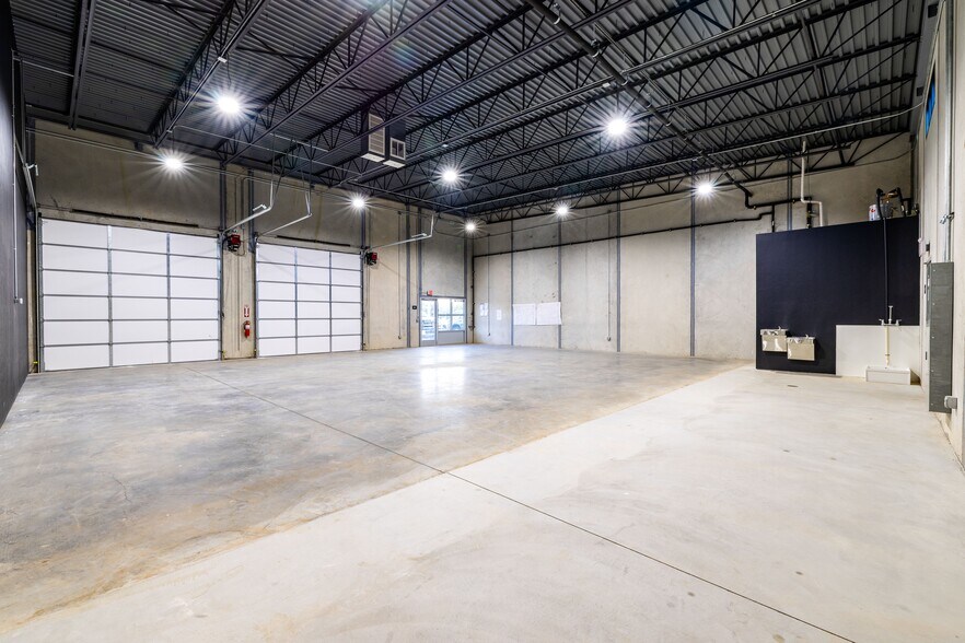 More Photos Of 4009 NW 164th St, Edmond Industrial For Sale