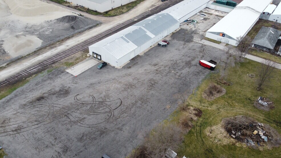 More Photos Of 610 W 9th Ave, Monmouth Flex For Lease