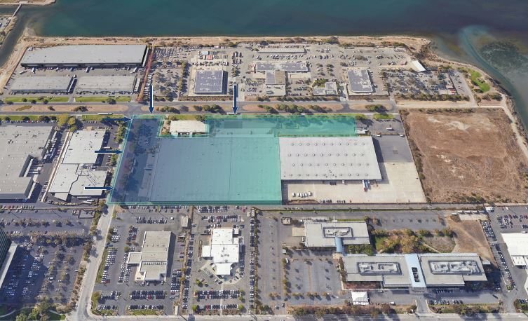 More Photos Of 7200-7240 Edgewater Dr, Oakland Warehouse For Lease