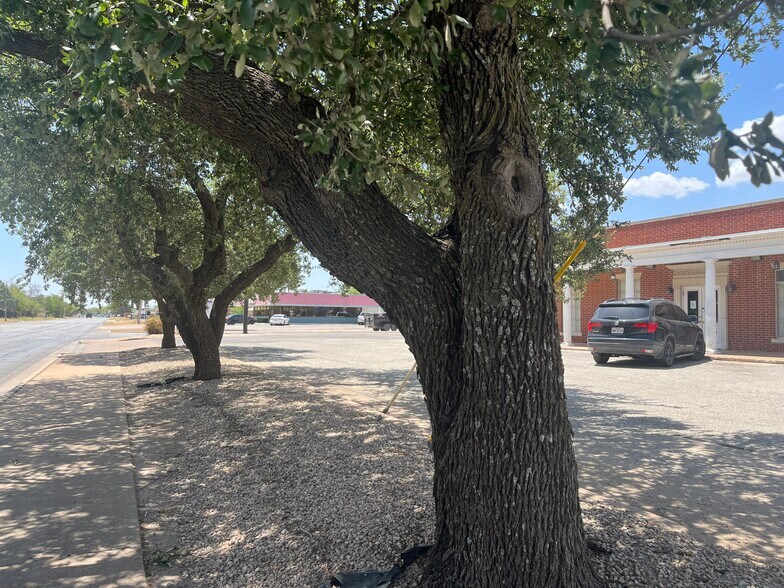 More Photos Of 278 S Pioneer Dr, Abilene Office For Lease