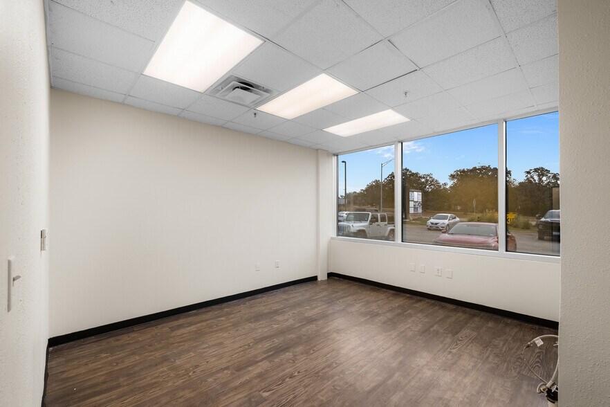 More Photos Of 1920 W Villa Maria Rd, Bryan Medical For Lease