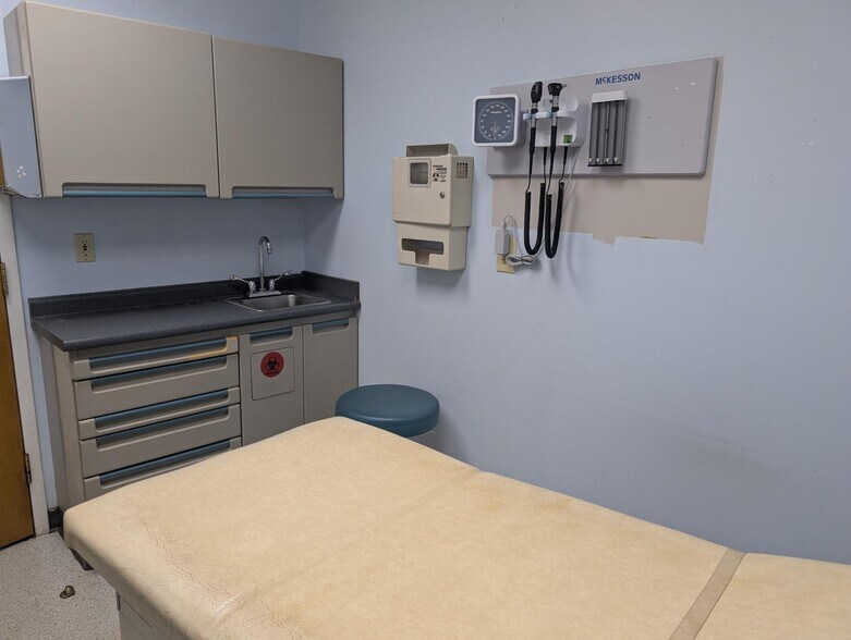 More Photos Of 950 Salem St, Brookville Medical For Lease