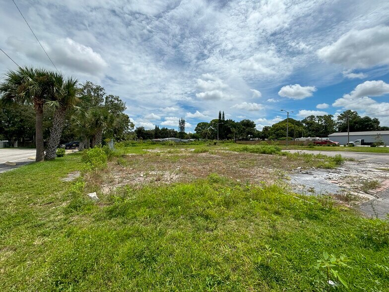 7038 US 19 Hwy, New Port Richey, FL 34652 Auto Dealership For Sale