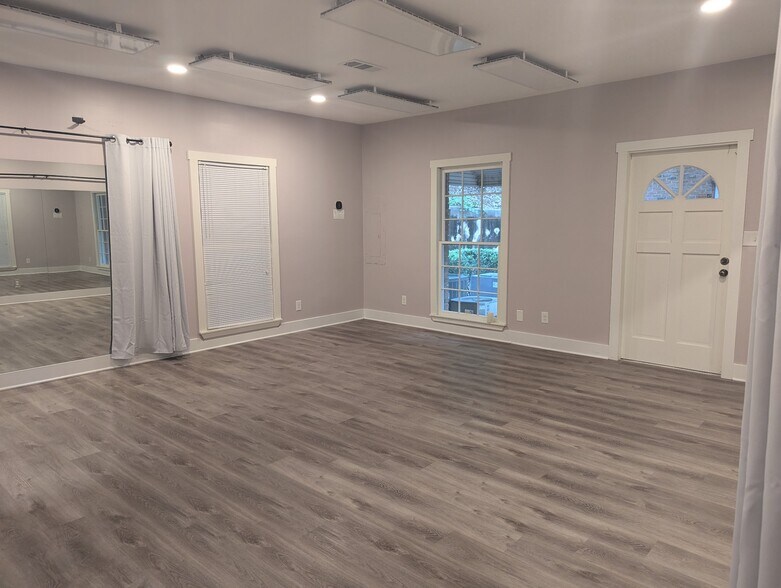 More Photos Of 555 Research Dr, Athens Office For Sale