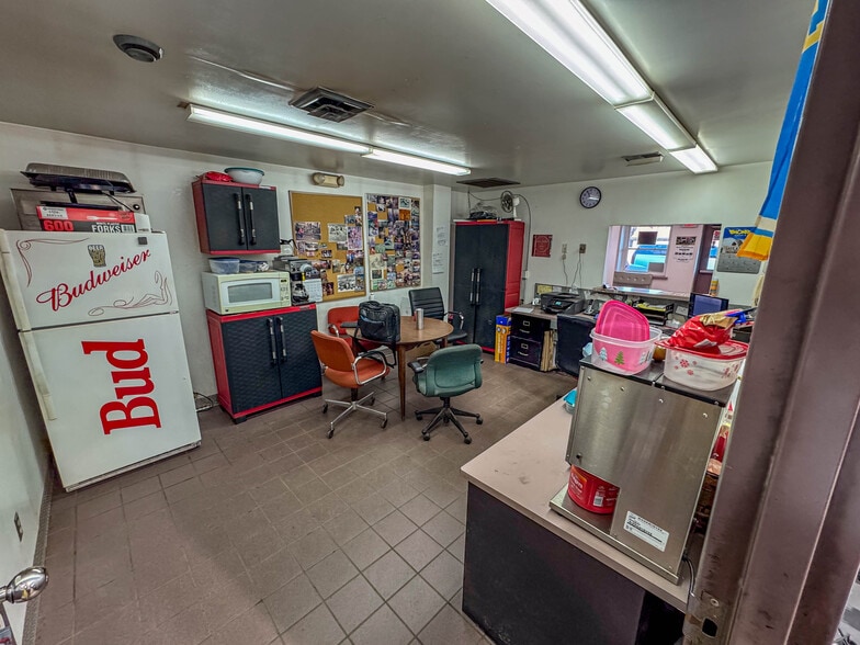 More Photos Of 8600 Gravois Rd, Saint Louis Auto Repair For Sale