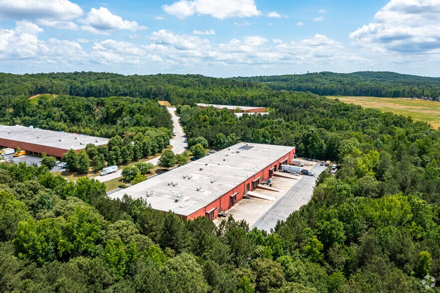 More Photos Of 1415-1435 Trae Ln, Lithia Springs Distribution For Lease