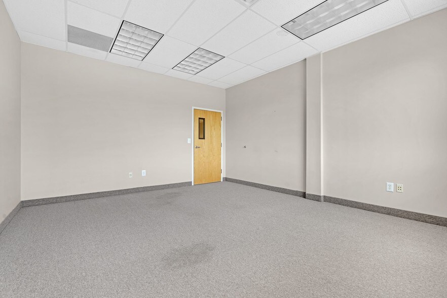 More Photos Of 1386 US Highway 22, Lebanon Unknown For Lease