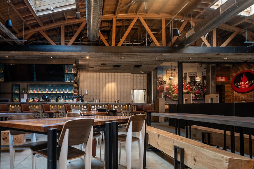 More Photos Of 30 W Green St, Pasadena Storefront For Lease