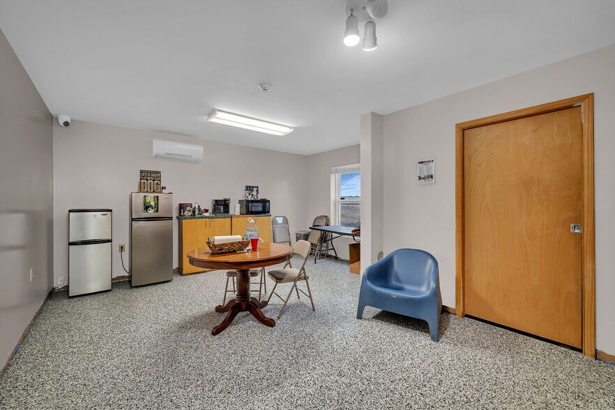 More Photos Of 441 E Stevenson Rd, Ottawa Restaurant For Sale