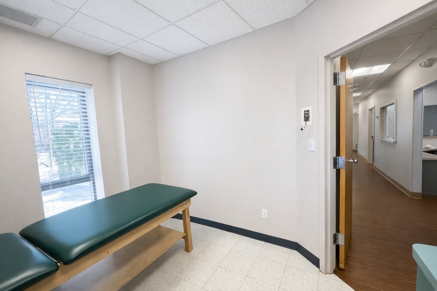 More Photos Of 20 Beacon Hill Dr, Dobbs Ferry Office For Lease