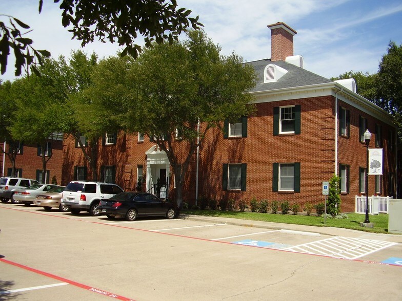 More Photos Of 2017 E Lamar Blvd, Arlington Medical For Lease