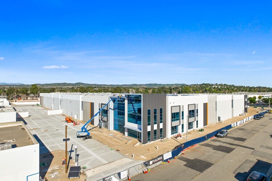 More Photos Of 5235 E Hunter Ave, Anaheim Distribution For Lease