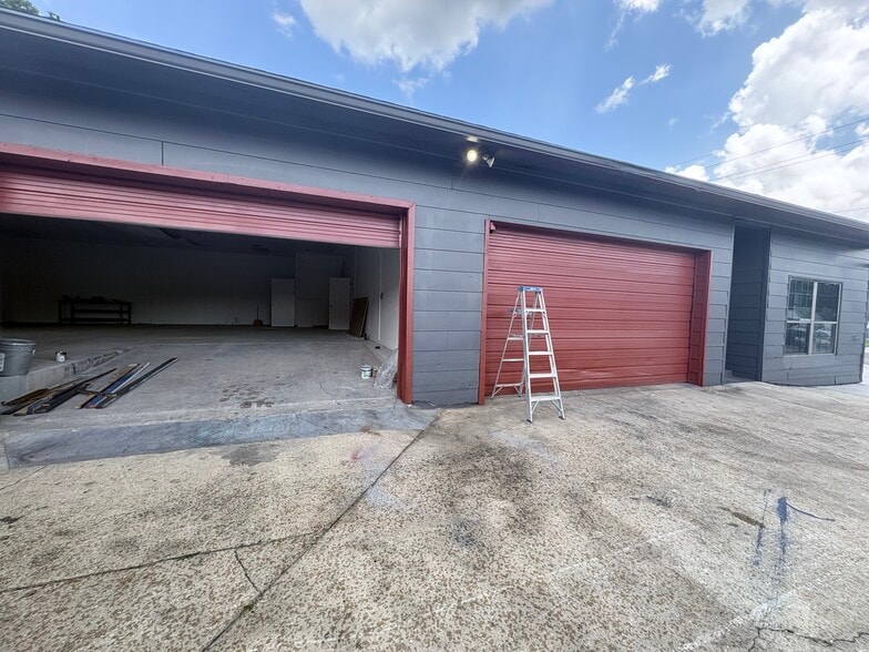 Primary Photo Of 7047 Atlantic Blvd, Jacksonville Service For Lease